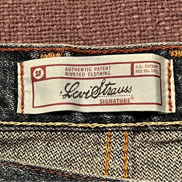 Levi Strauss Distressed Relaxed Fit Jeans - Picture 6 of 8